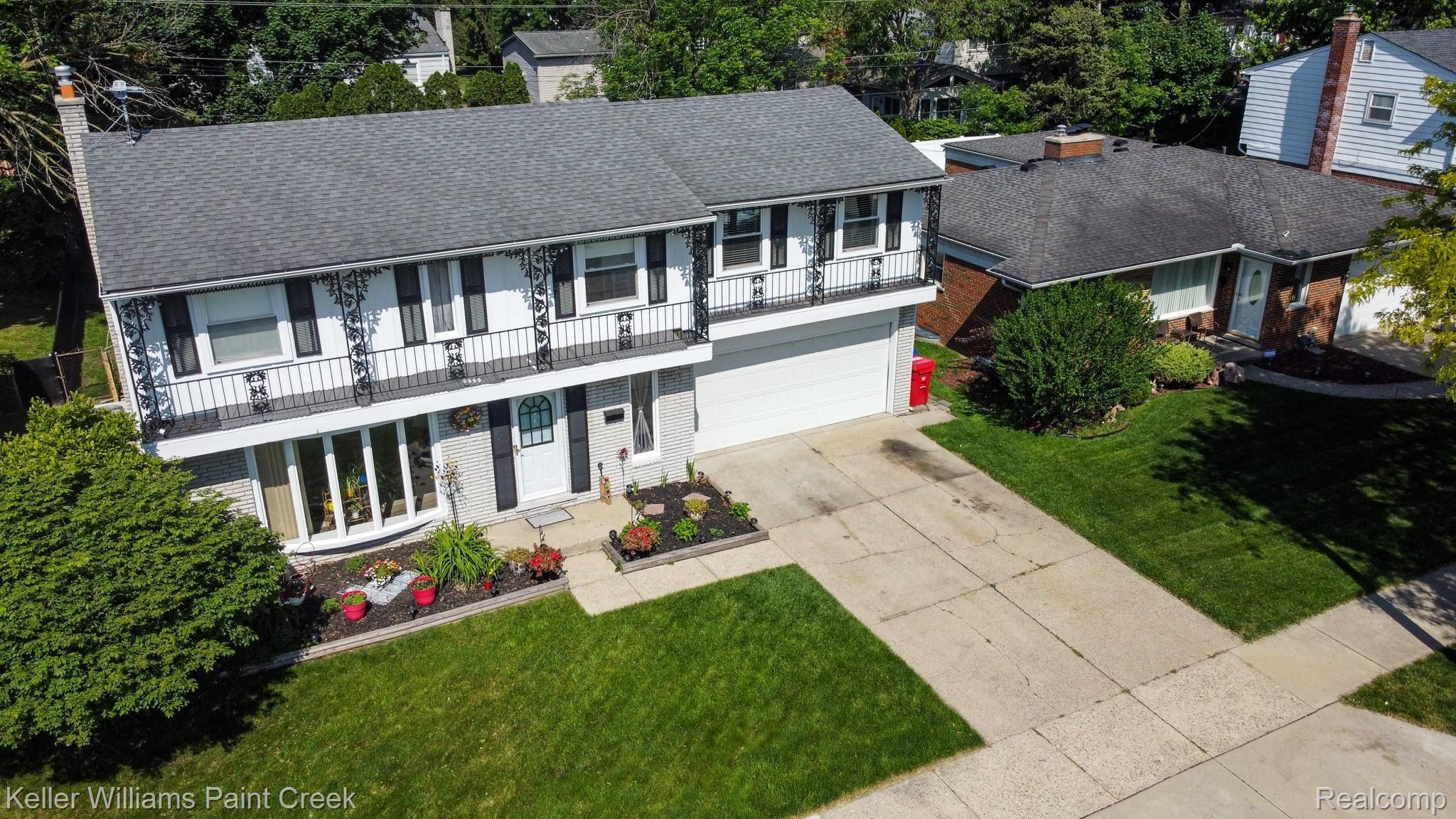32401 Kelly Road Fraser, MI 48026 - Photo 2 of 39 Front of house.jpg