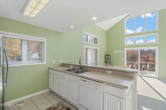 $749,900 | 551 Deerwood Lane, La Follette, TN 37766