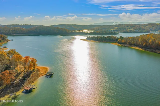 $749,900 | 551 Deerwood Lane, La Follette, TN 37766