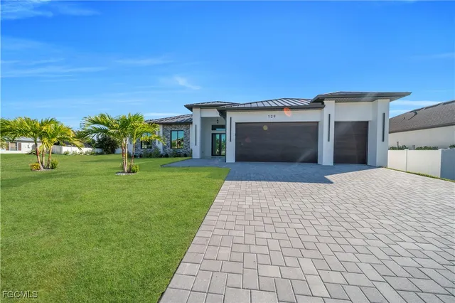 $825,000 | 129 Southwest 33rd Place, Cape Coral, FL 33991