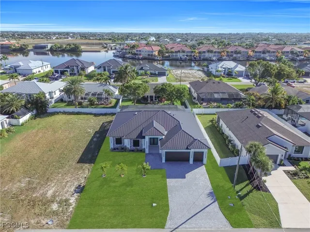 $825,000 | 129 Southwest 33rd Place, Cape Coral, FL 33991