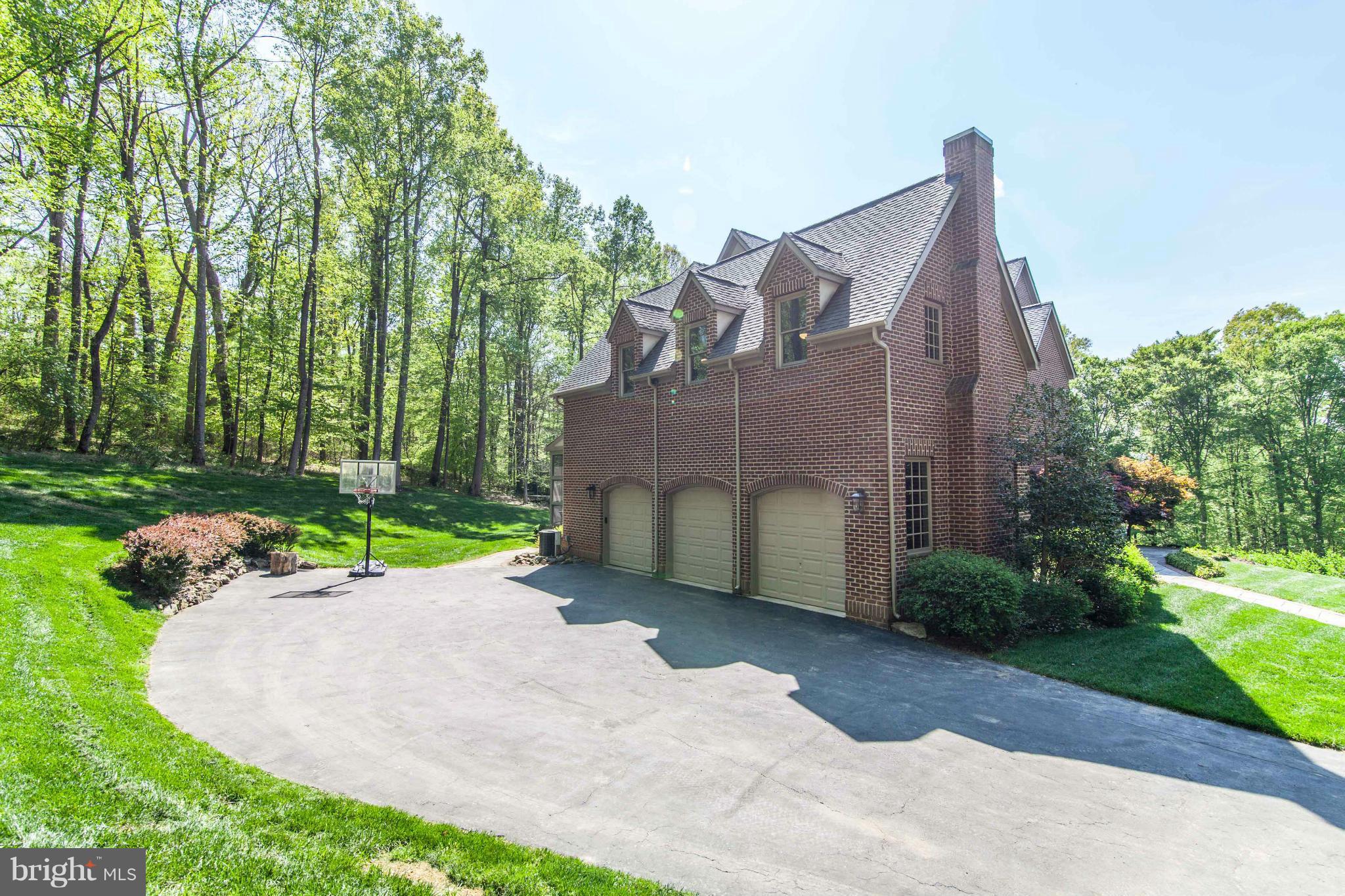 13448 Loyalty Road Leesburg, VA 20176 - Photo 4 of 30 Exterior (General)