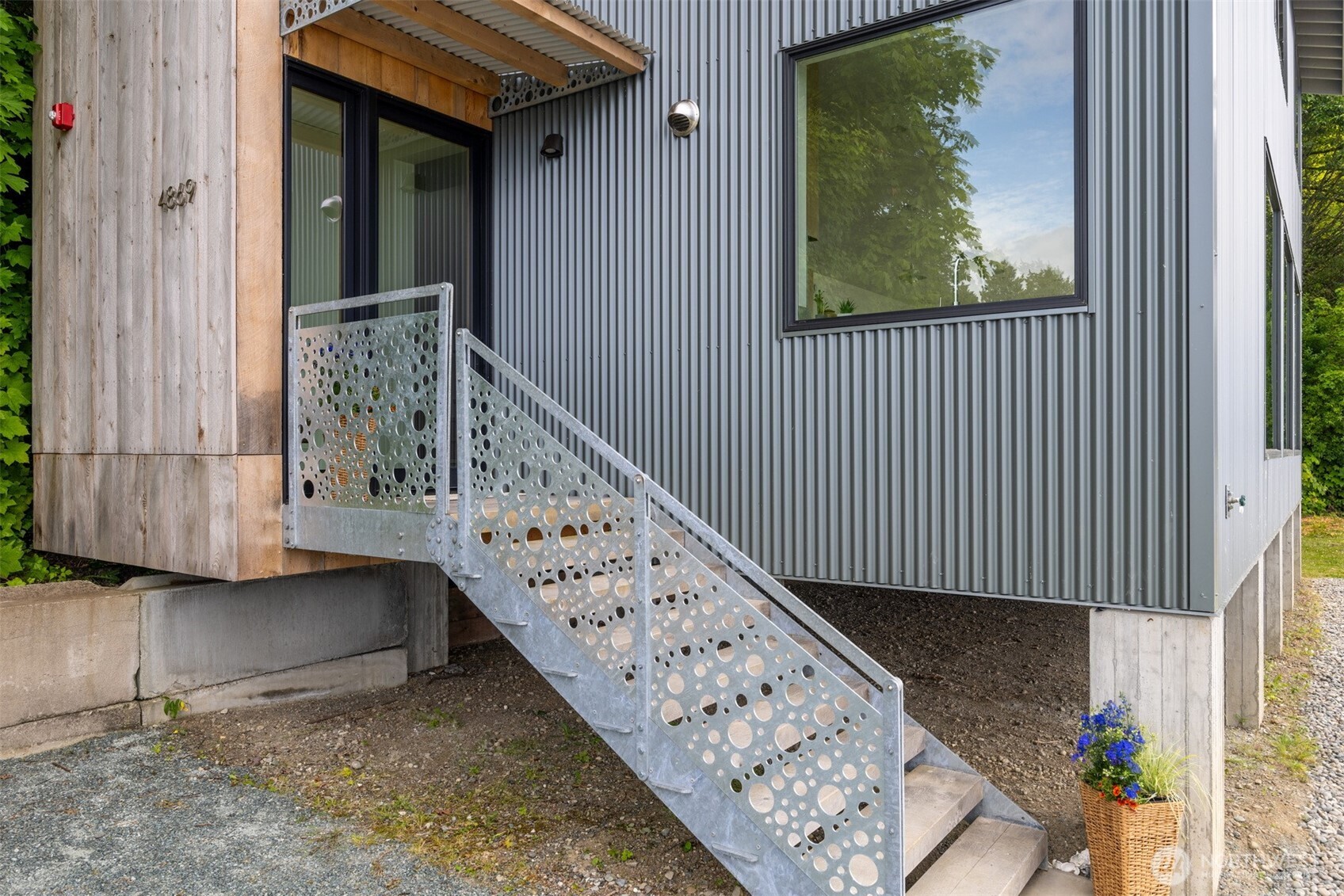 4869 Mercer Road Bow, WA 98232 - Photo 5 of 34 a view of stairs
