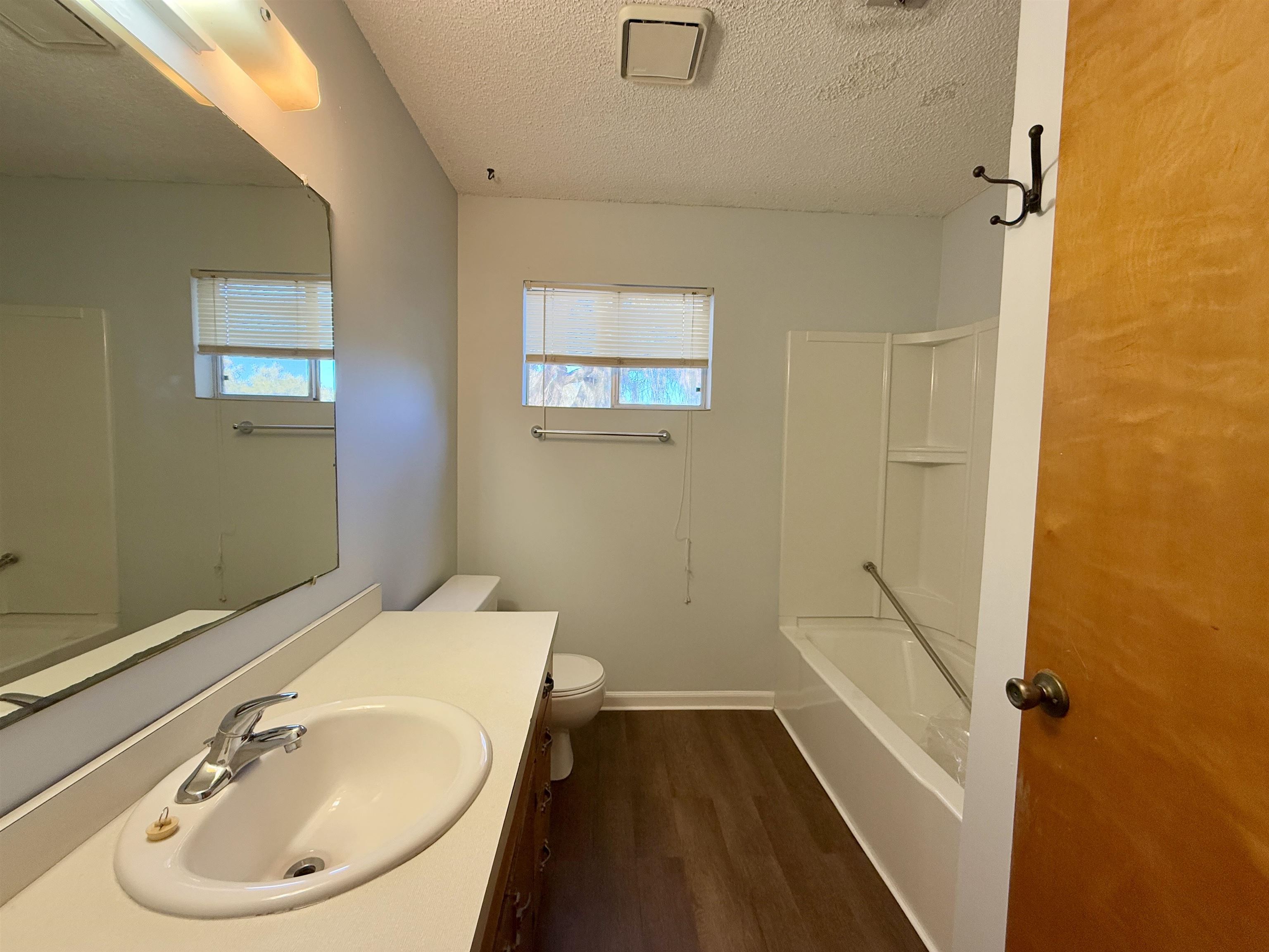 24 Atlantic Oaks Circle St. Augustine, FL 32080 - Photo 8 of 10 a bathroom with a sink and a mirror
