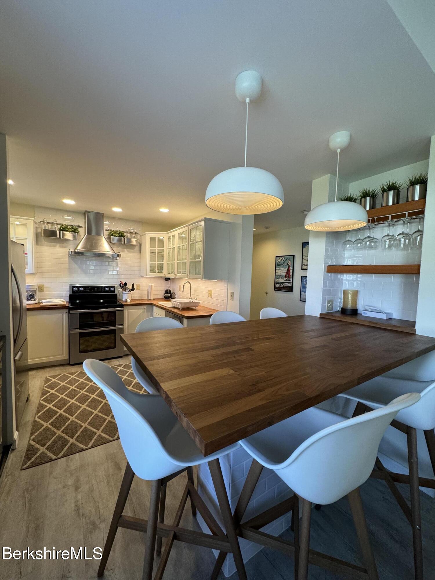 37 Corey Road, Unit 815 Hancock, MA 01237 - Photo 23 of 32 Dining Area