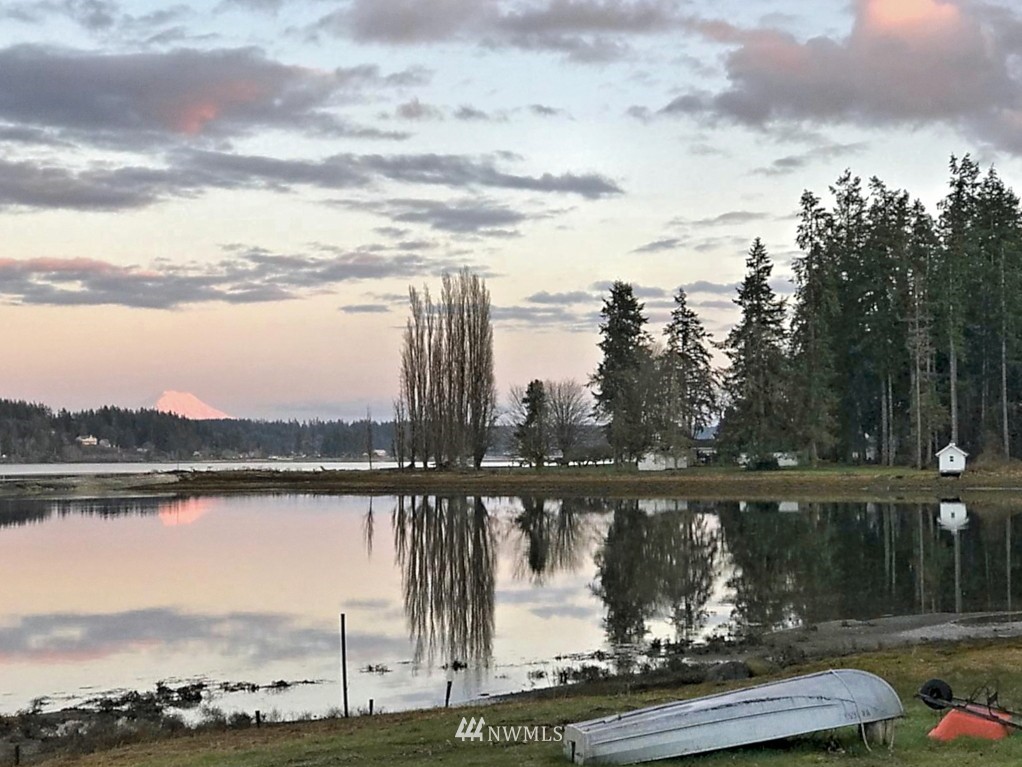 7480 East Grapeview Loop Road Allyn, WA 98524 - Photo 2 of 24 Gallery Image 2