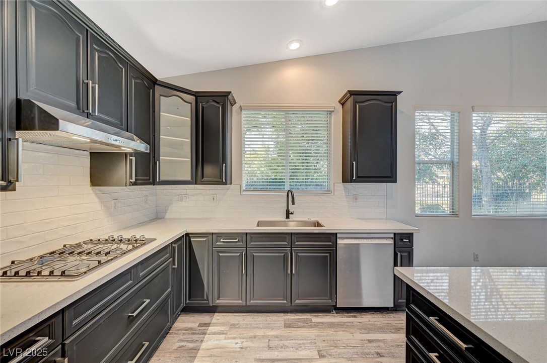 1335 Rolling Sunset Street Henderson, NV 89052 - Photo 31 of 72 Kitchen featuring under cabinet range hood, lofted