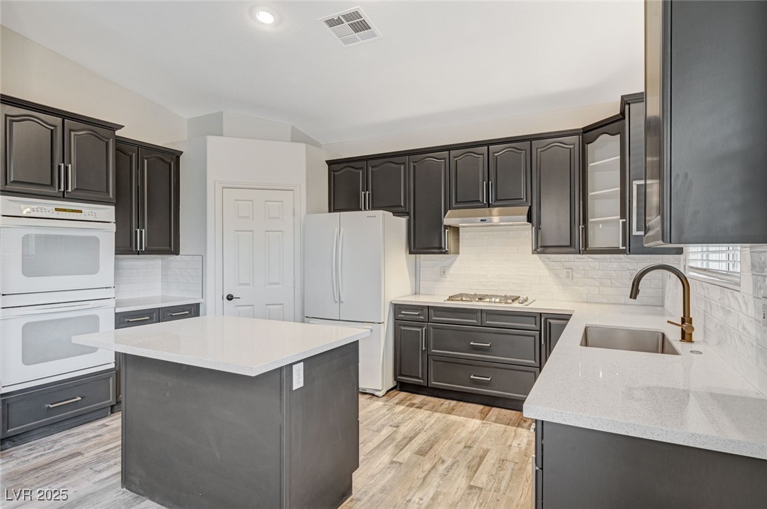 1335 Rolling Sunset Street Henderson, NV 89052 - Photo 41 of 72 Kitchen featuring visible vents, a sink, under cab