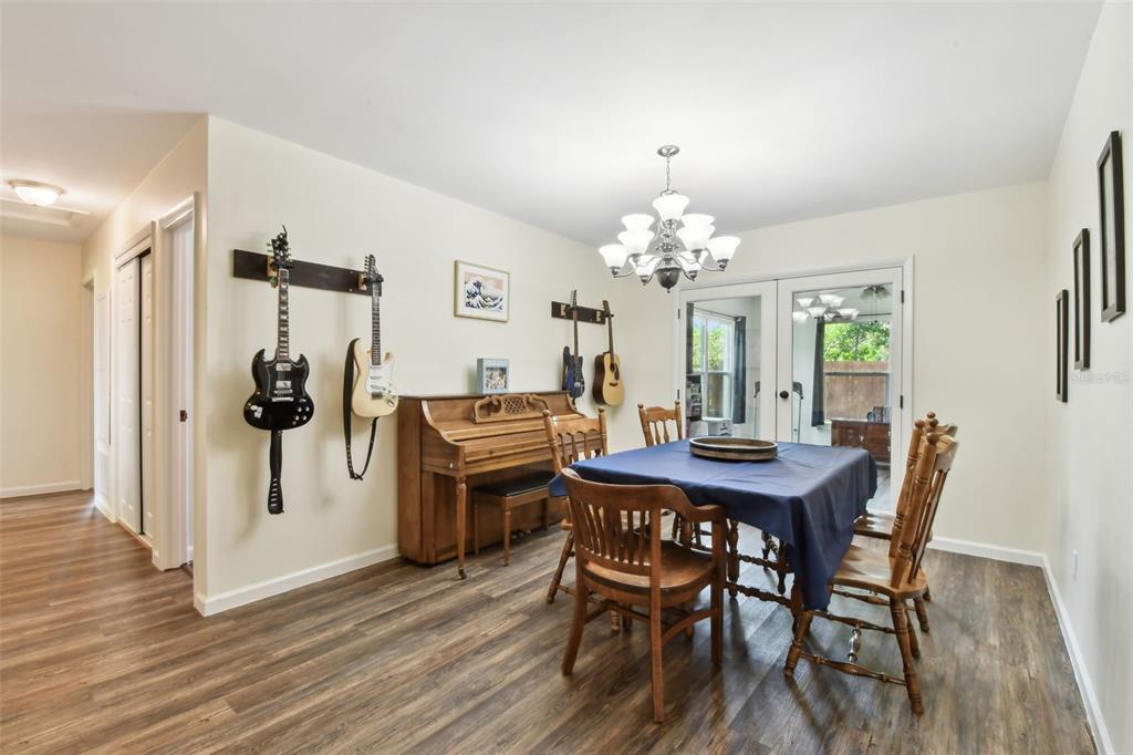 1605 Sydney Road Valrico, FL 33594 - Photo 11 of 48 Gallery Image 11