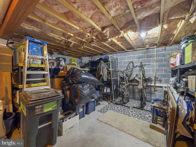 a view of a entrance with sitting area