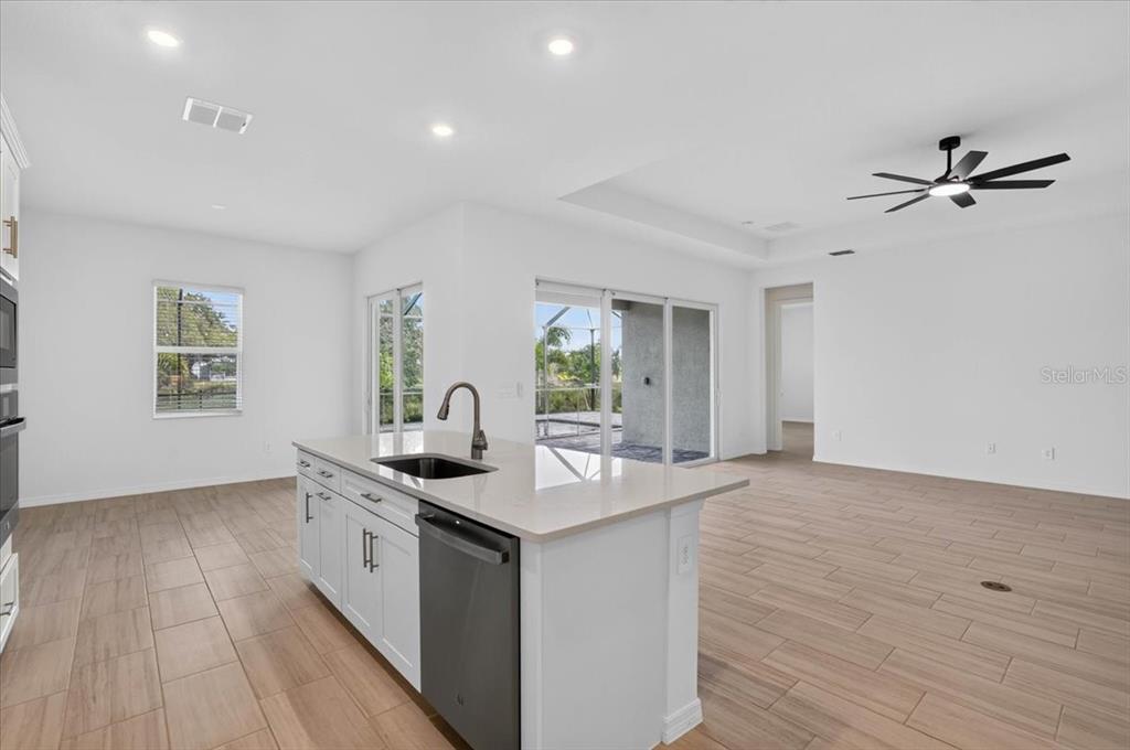 19219 Scallop Loop Lakewood Ranch, FL 34211 - Photo 8 of 27