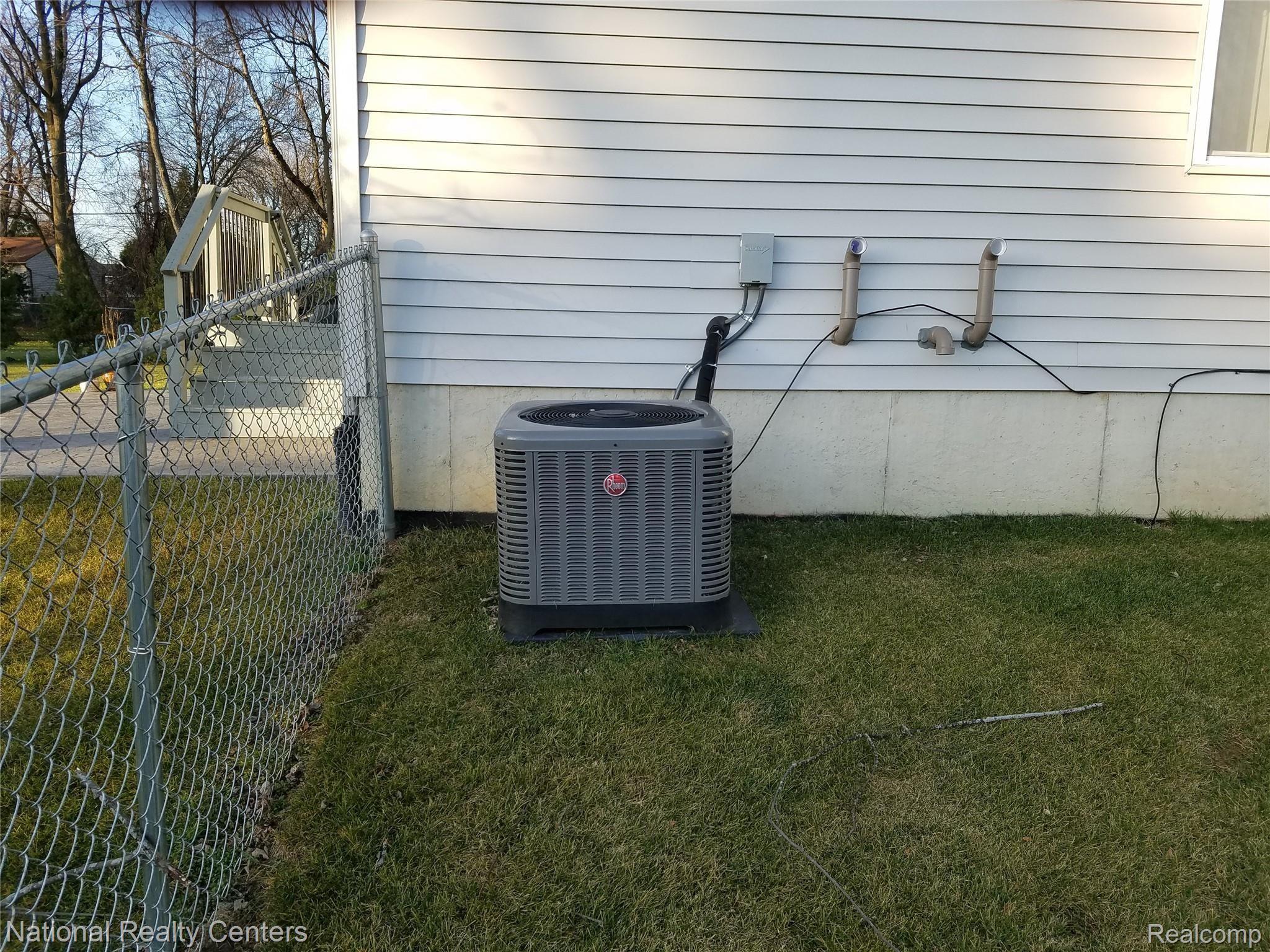 9811 Wayne Road Livonia, MI 48150 - Photo 47 of 47 20201121_161123.jpg