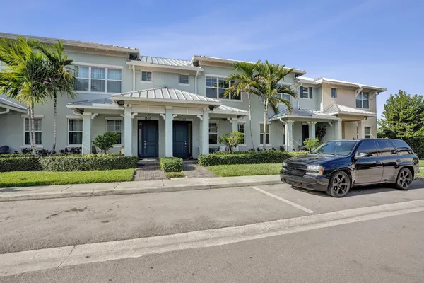 $3,400 | 1300 Eucalyptus Drive, Unit 3, Hollywood, FL 33021