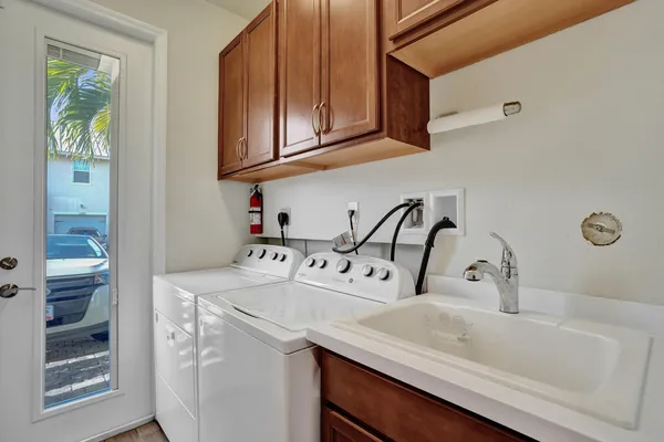 $3,400 | 1300 Eucalyptus Drive, Unit 3, Hollywood, FL 33021