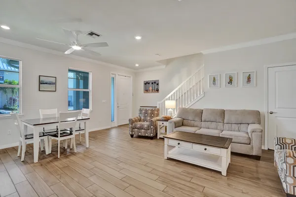 $3,400 | 1300 Eucalyptus Drive, Unit 3, Hollywood, FL 33021