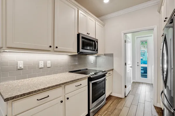 $3,400 | 1300 Eucalyptus Drive, Unit 3, Hollywood, FL 33021