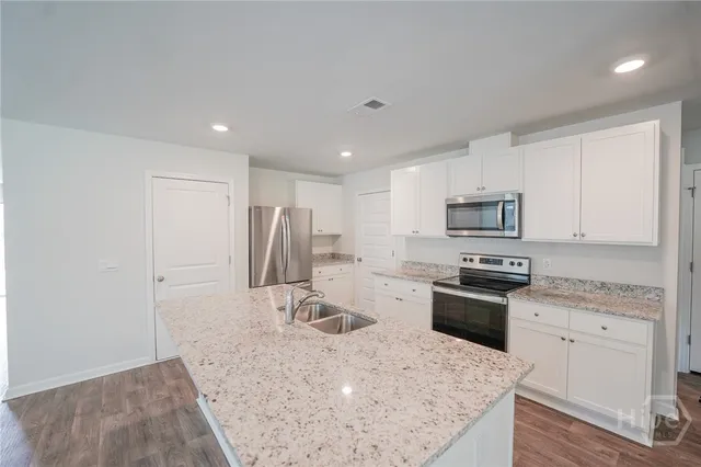 $2,700 | 459 Coconut Drive, Bloomingdale, GA 31302