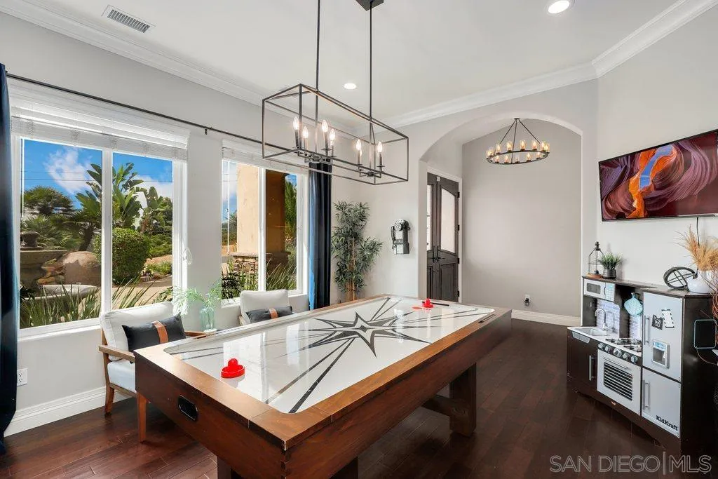 11130 Boulder Pass Escondido, CA 92026 - Photo 8 of 55 a very nice looking room with a large window