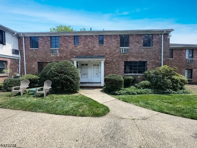 $440,000 | 5 Troy Drive, Springfield, NJ 07081