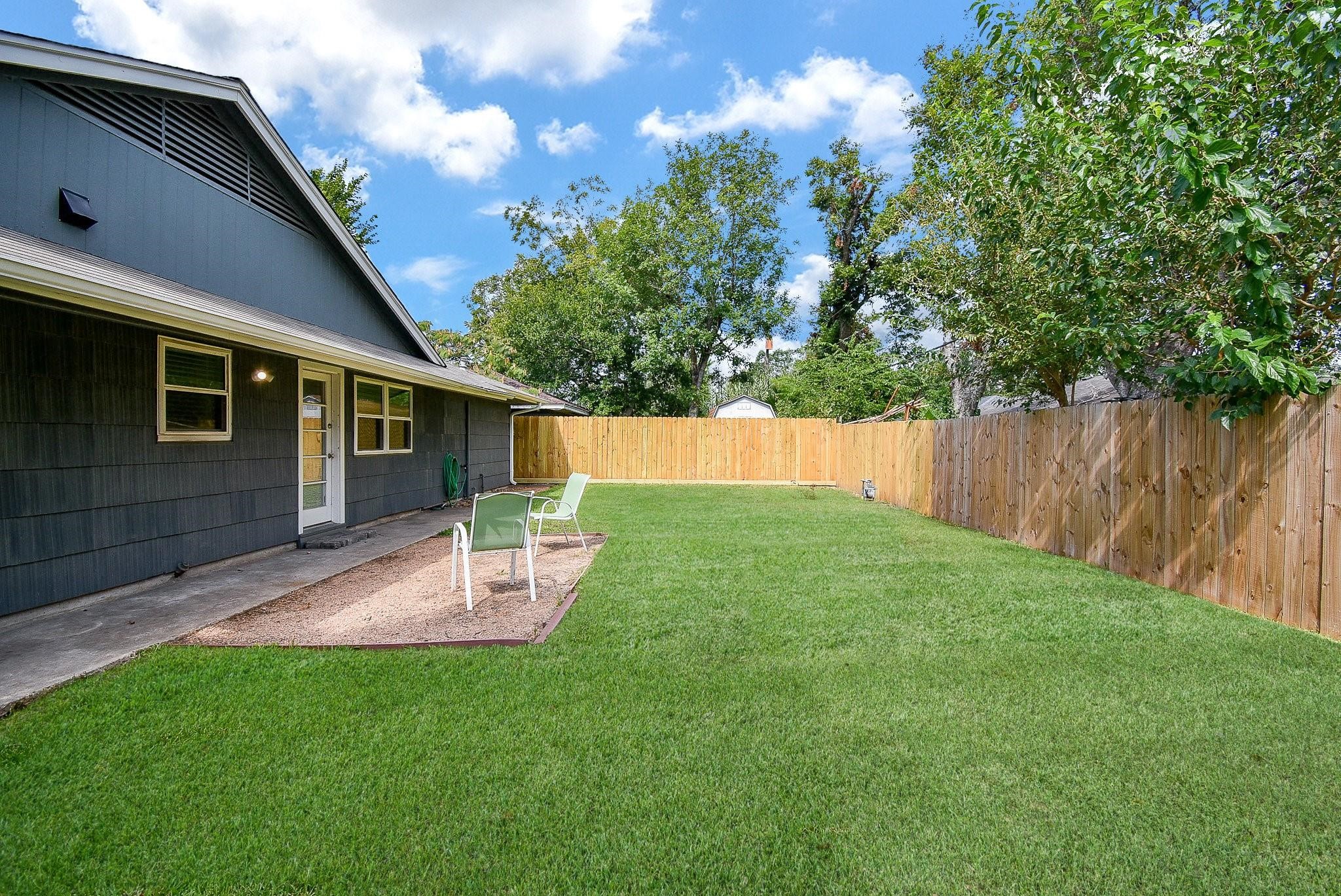 7926 Ridgeview Drive Houston, TX 77055 - Photo 25 of 31 Private fenced backyard offering a comfortable outdoor space for relaxing & enjoying fresh air.