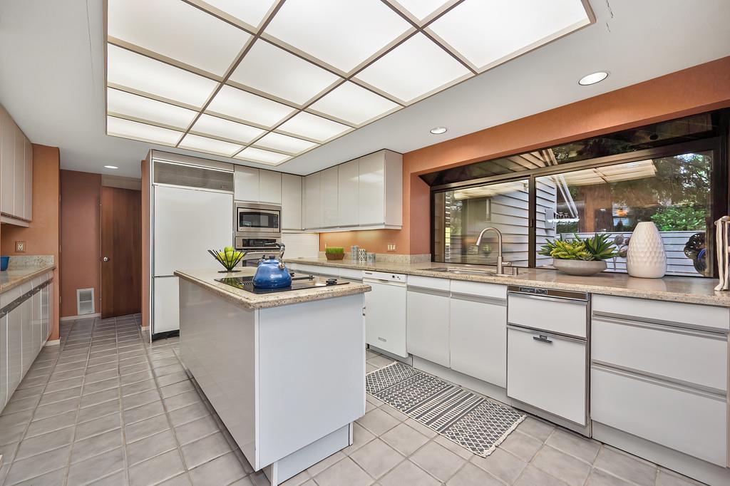 7650 Pineridge Road Fair Oaks, CA 95628 - Photo 15 of 67 Large kitchen looking toward the wine room