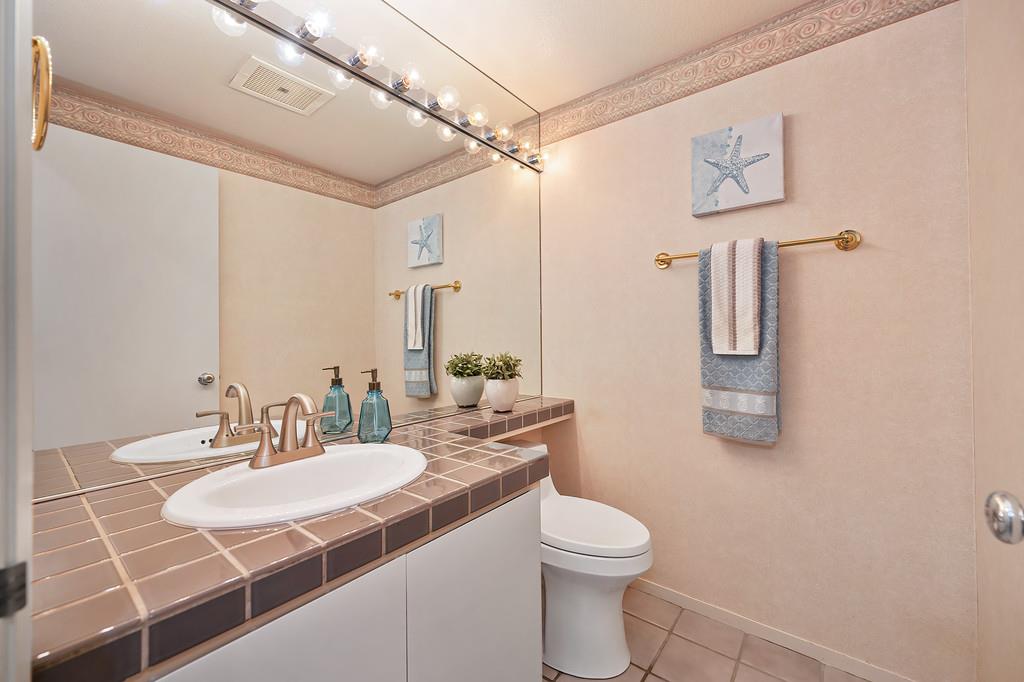 7650 Pineridge Road Fair Oaks, CA 95628 - Photo 40 of 67 Downstairs guest bathroom