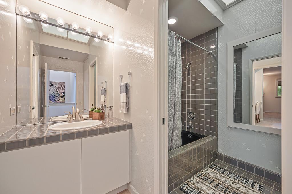 7650 Pineridge Road Fair Oaks, CA 95628 - Photo 48 of 67 Upstairs bathroom