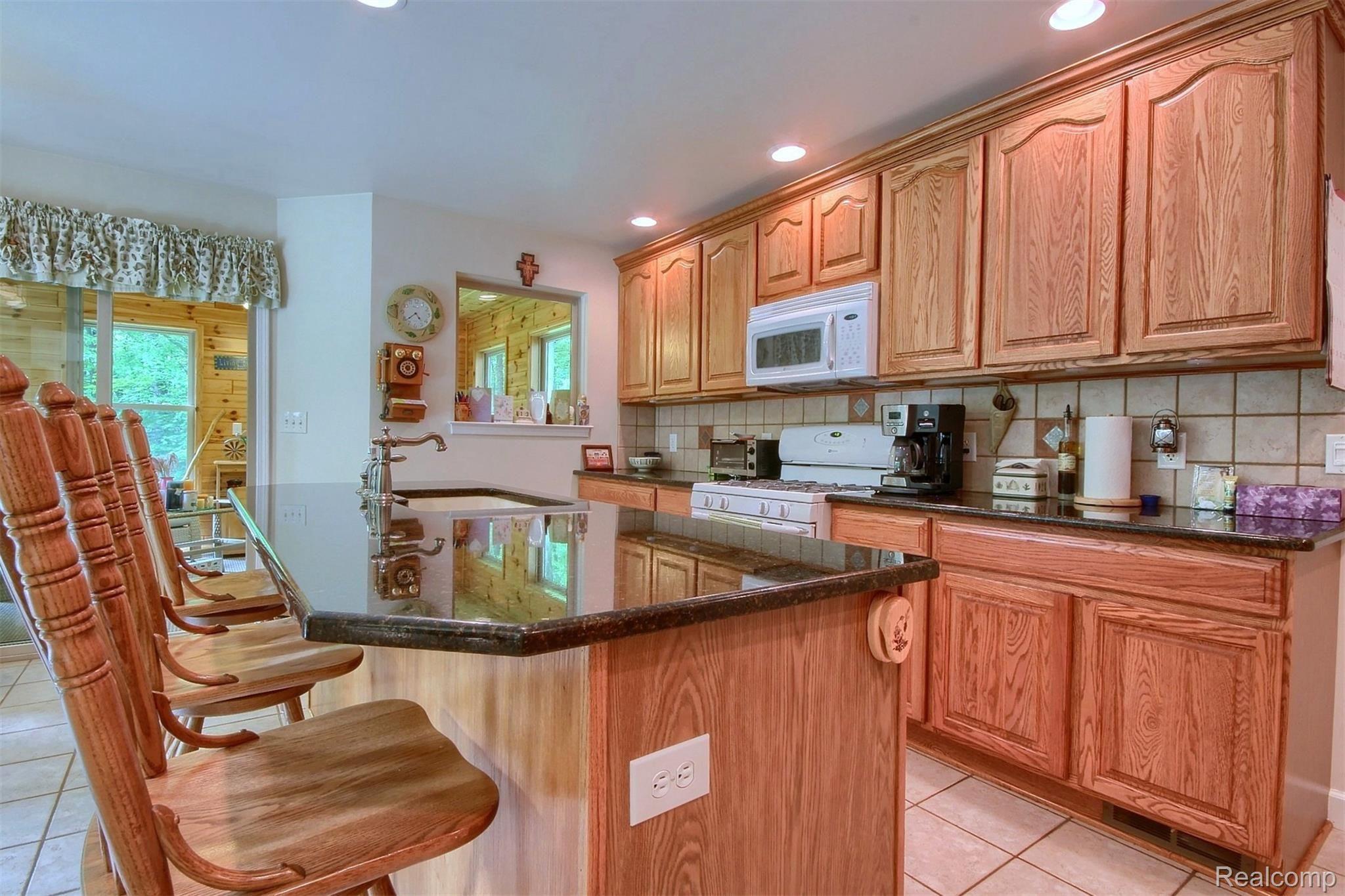 29098 Crawford Road Romulus, MI 48174 - Photo 14 of 38 14-Kitchen 2nd View.jpg