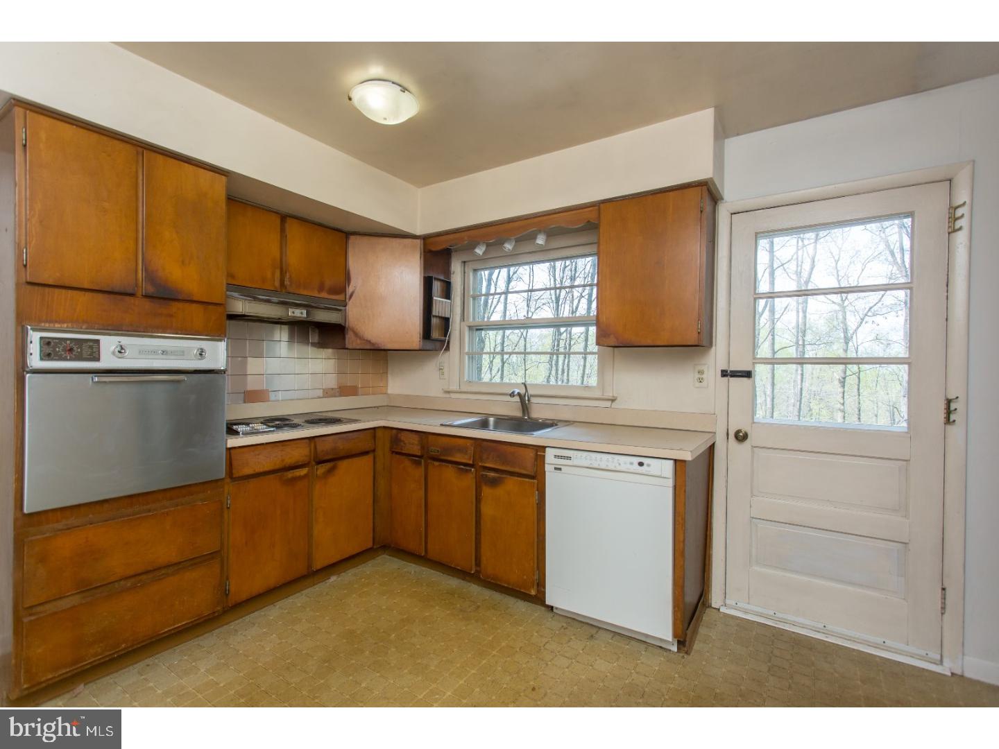 11 Waters Road Malvern, PA 19355 - Photo 4 of 20 Kitchen
