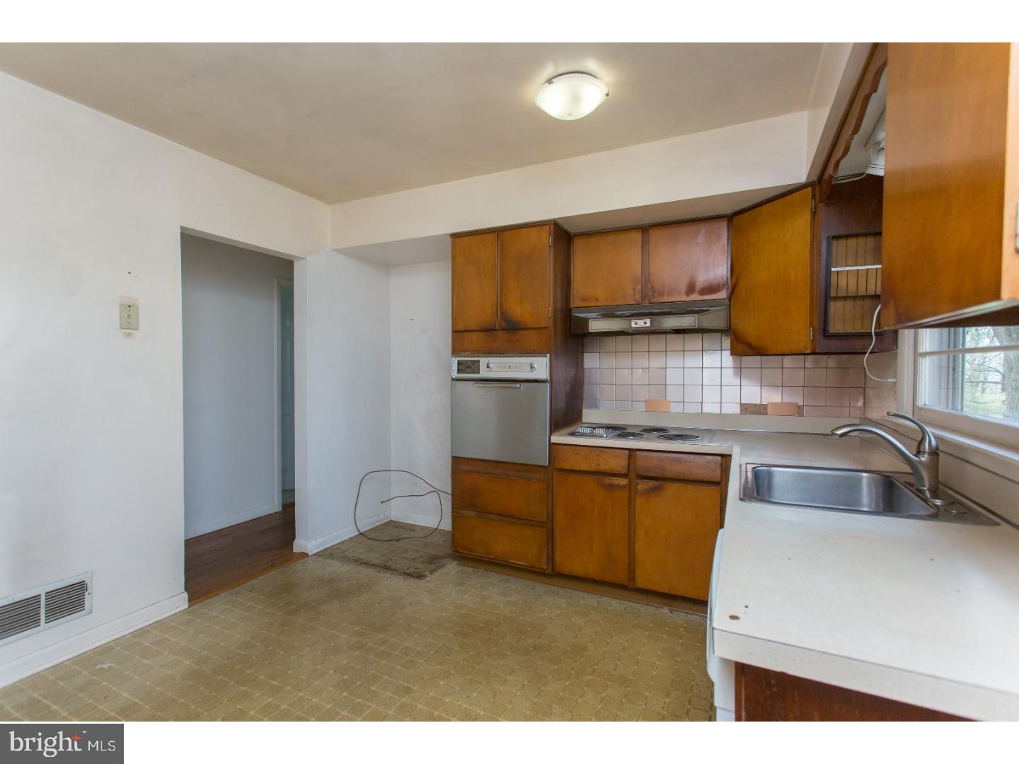 11 Waters Road Malvern, PA 19355 - Photo 5 of 20 Kitchen