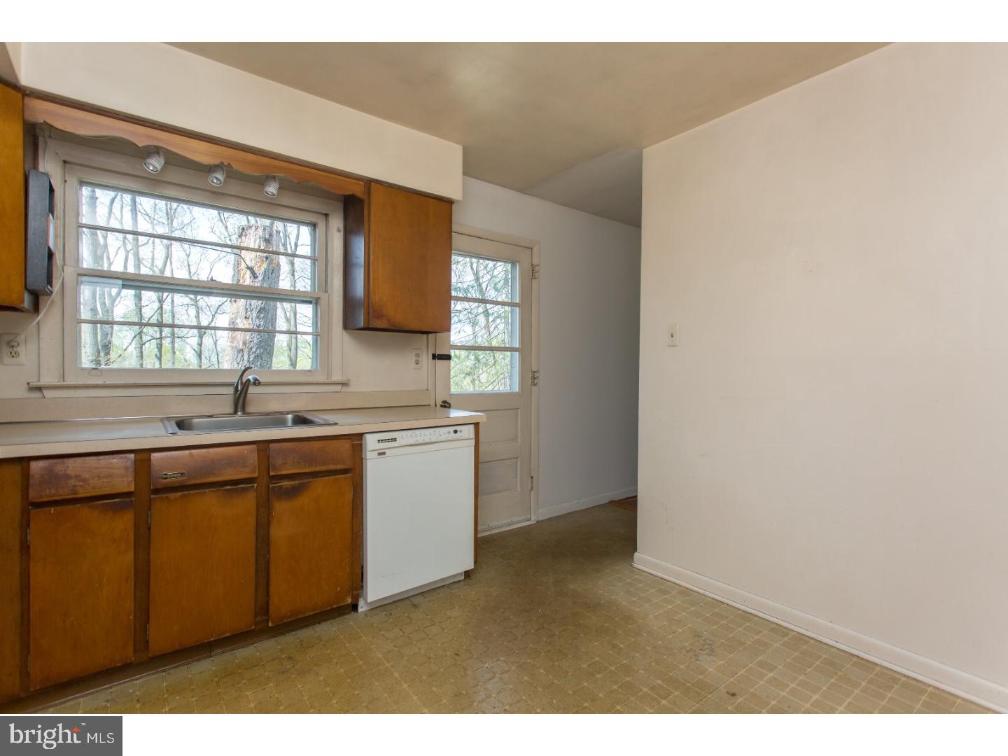 11 Waters Road Malvern, PA 19355 - Photo 6 of 20 Kitchen