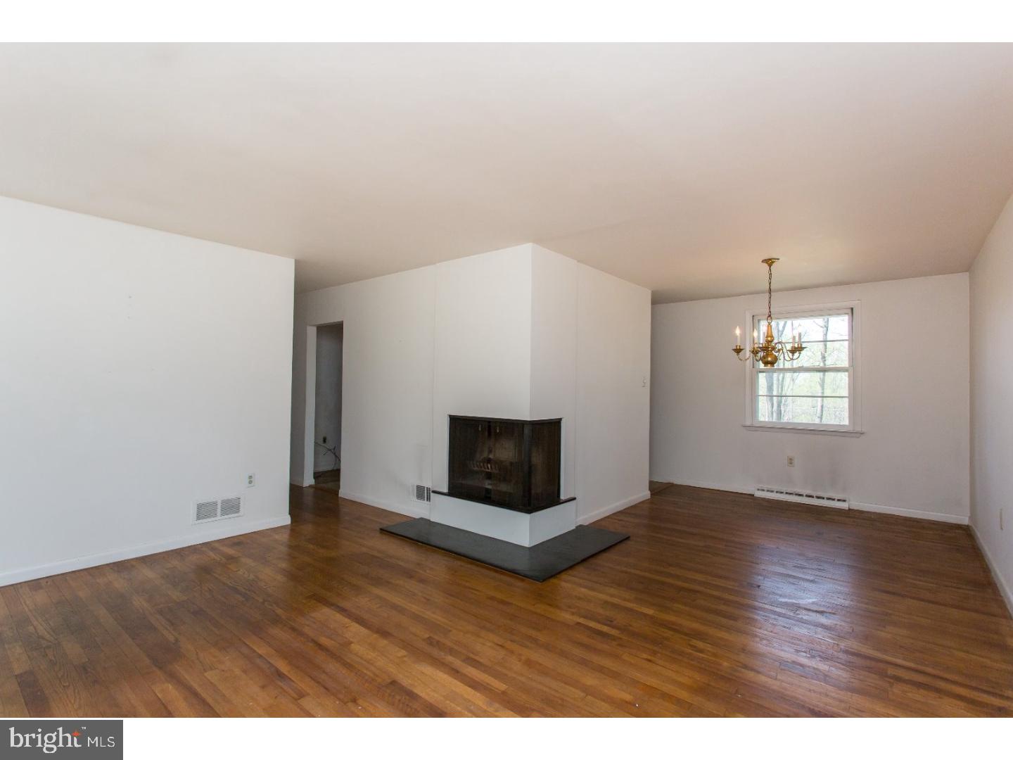 11 Waters Road Malvern, PA 19355 - Photo 7 of 20 Living Room