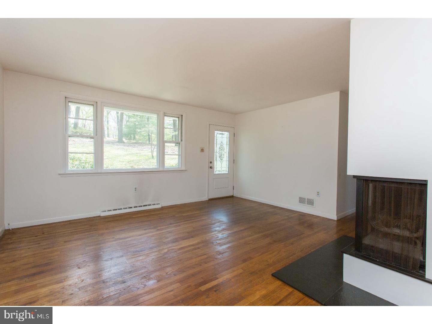 11 Waters Road Malvern, PA 19355 - Photo 8 of 20 Living Room