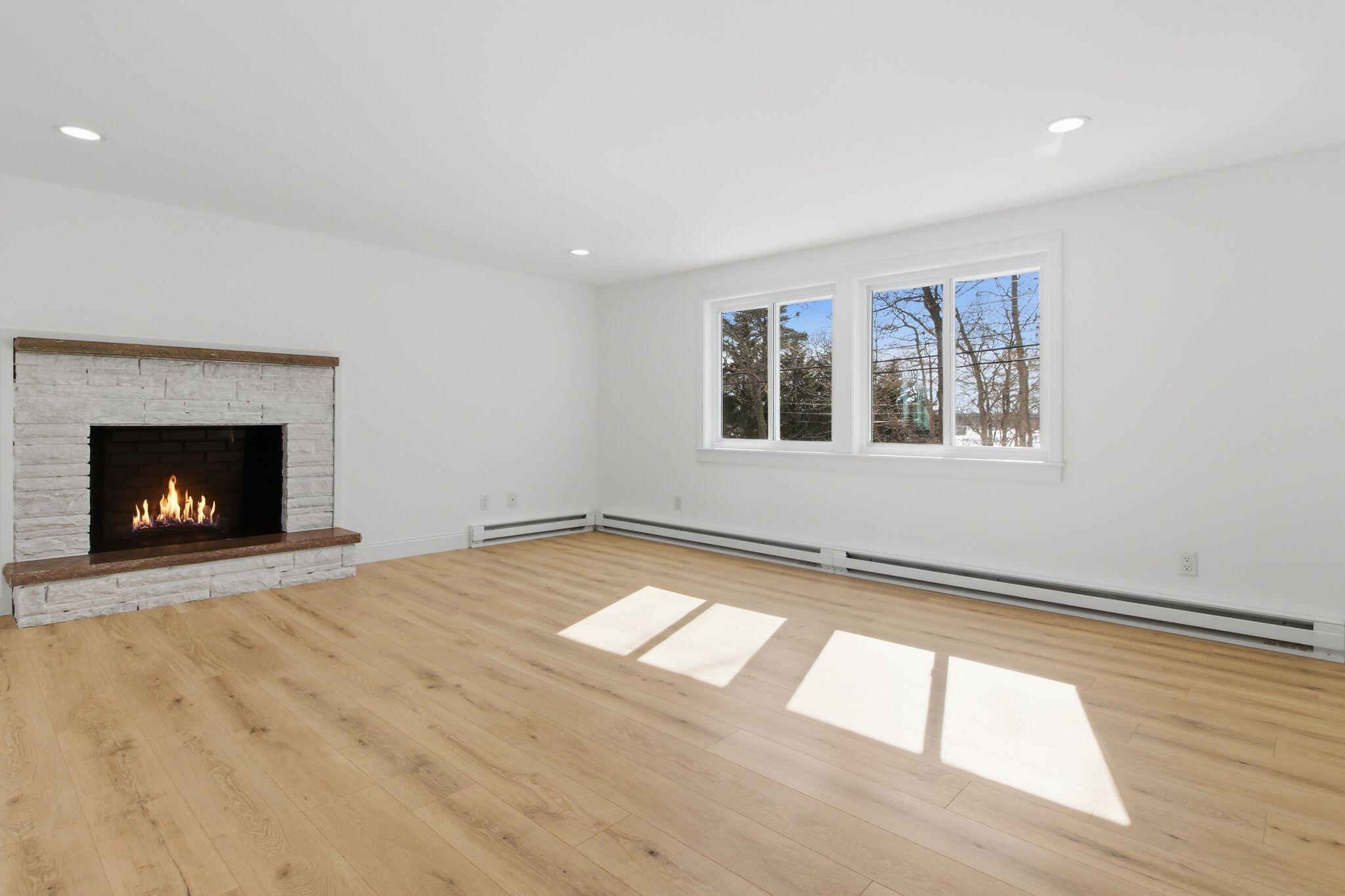 185 Wheeler Road Mashpee, MA 02649 - Photo 12 of 51 11_185_Wheeler_Rd_Mashpee_MA_02649-Livin
