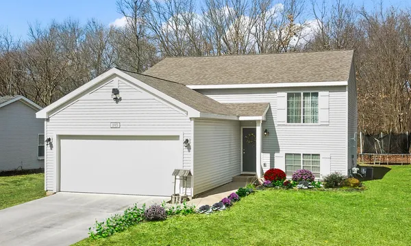 $309,900 | 1015 Point Way, Lawton, MI 49065