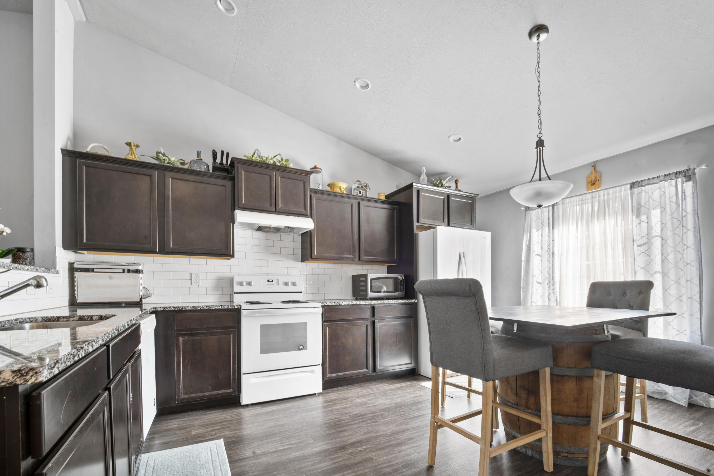 1015 Point Way Lawton, MI 49065 - Photo 4 of 15 DSC01388
