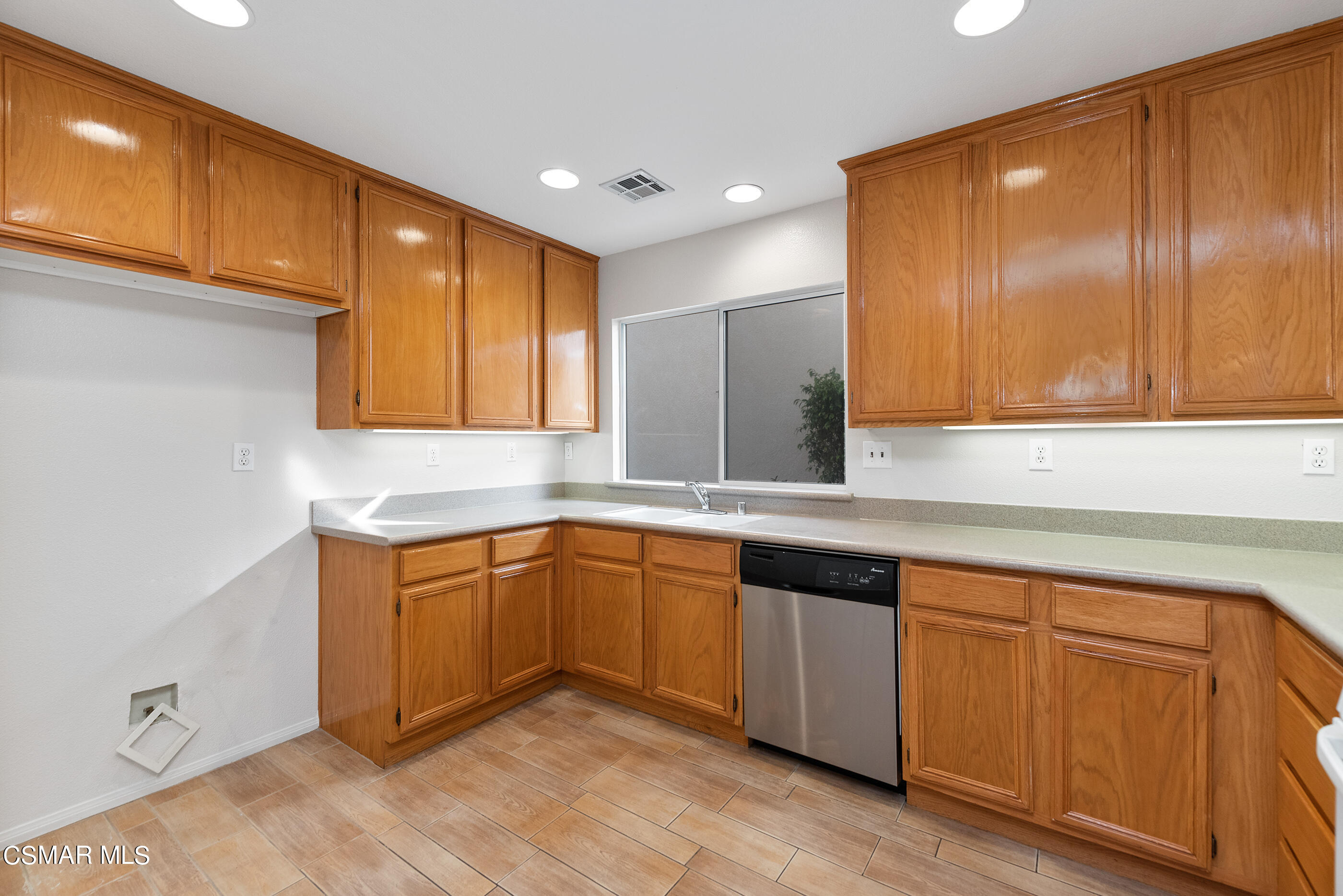 5641 Daisy Street Simi Valley, CA 93063 - Photo 15 of 49 Kitchen