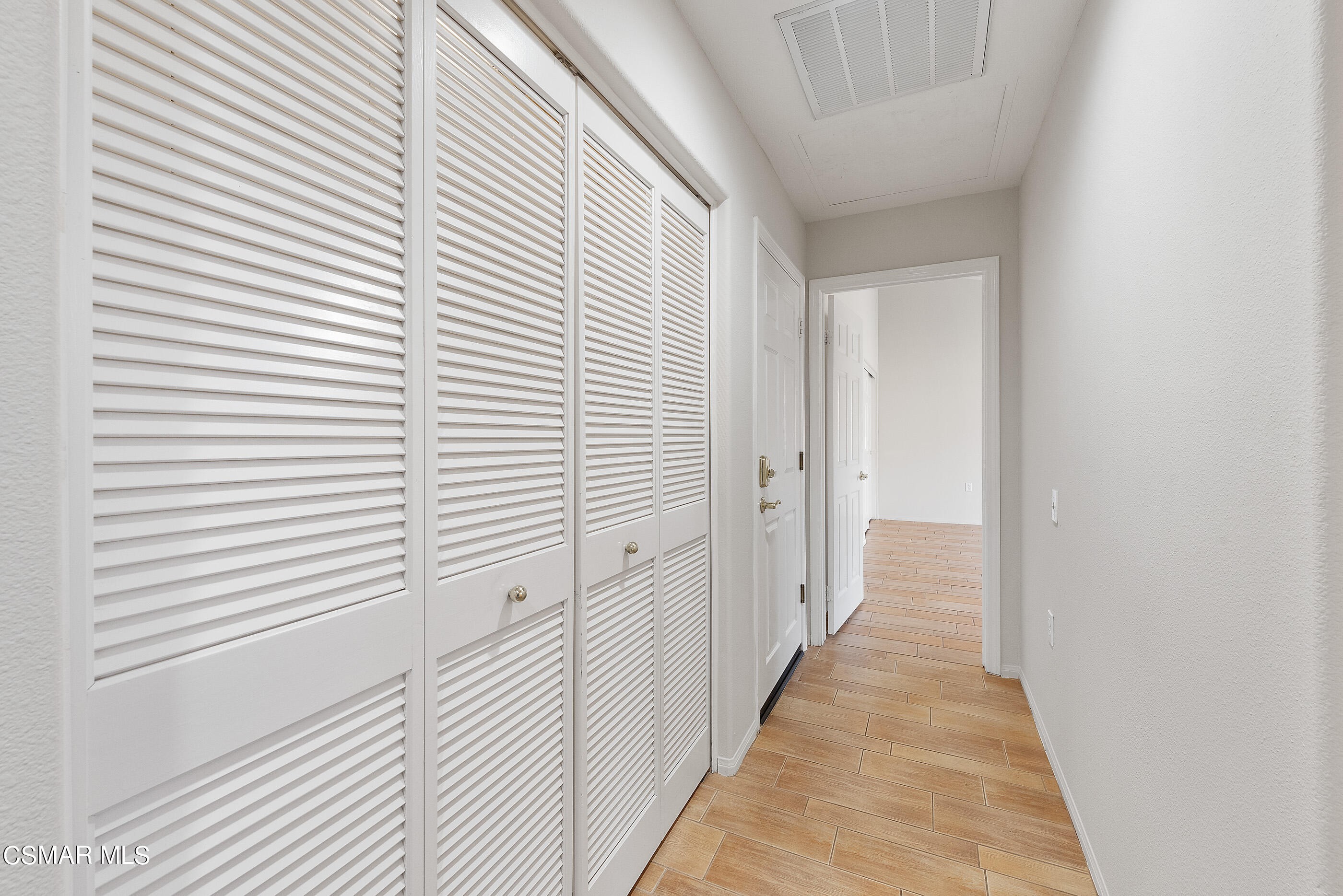 5641 Daisy Street Simi Valley, CA 93063 - Photo 23 of 49 Hall