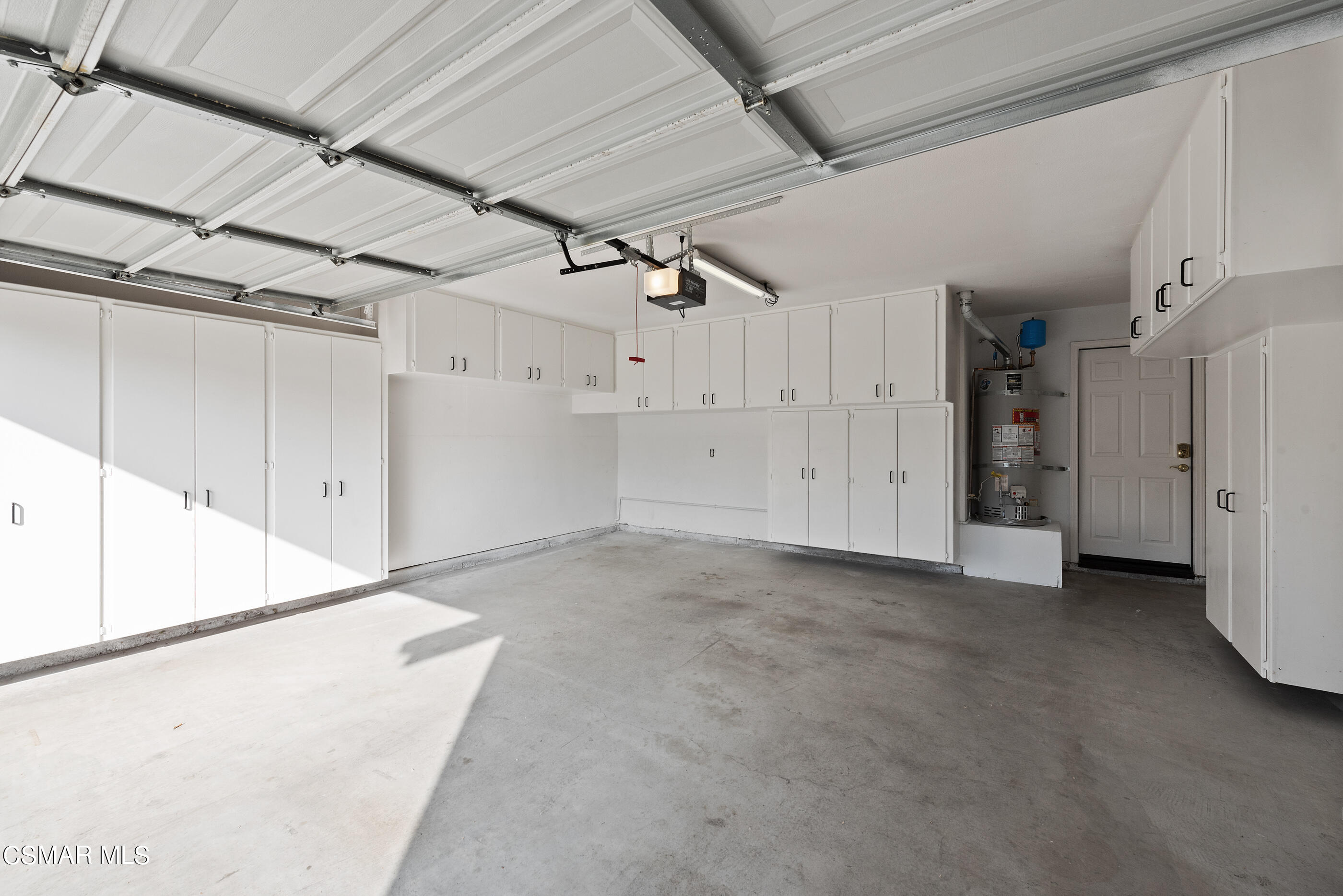 5641 Daisy Street Simi Valley, CA 93063 - Photo 30 of 49 Garage