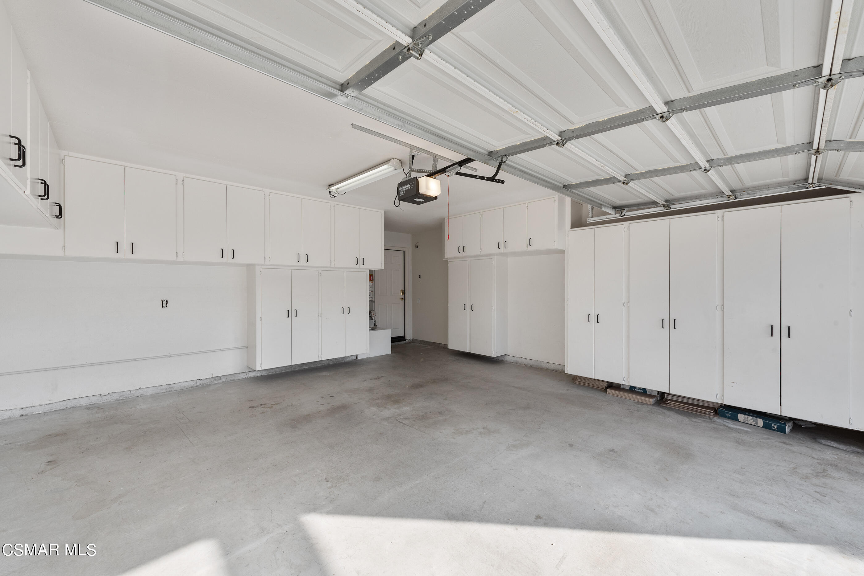 5641 Daisy Street Simi Valley, CA 93063 - Photo 31 of 49 Garage