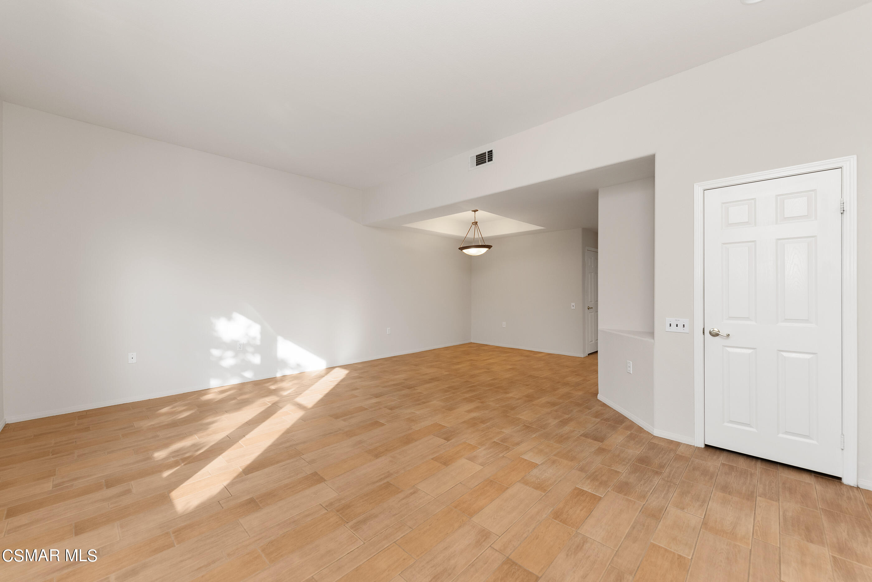 5641 Daisy Street Simi Valley, CA 93063 - Photo 9 of 49 Living/Dining