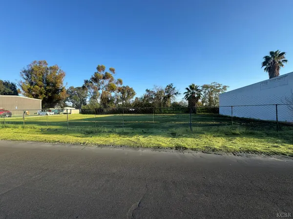 a view of a house with a big yard
