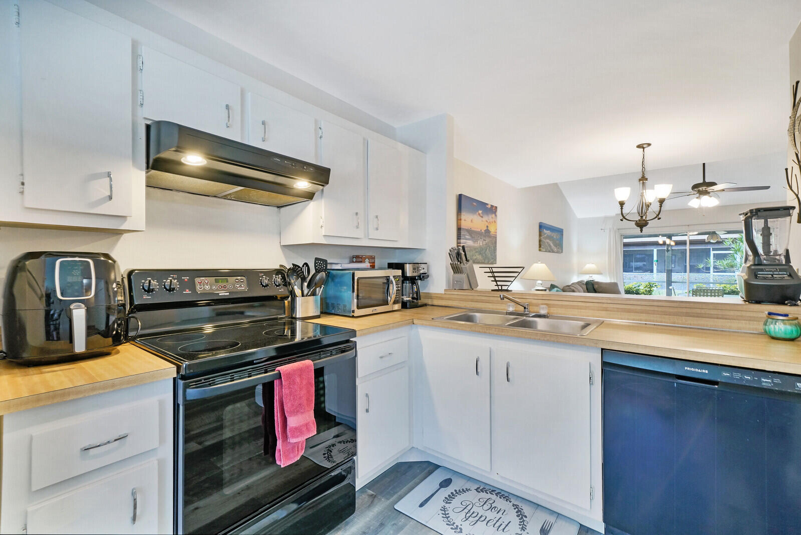 113 Pinewood Court Jupiter, FL 33458 - Photo 11 of 26 Kitchen