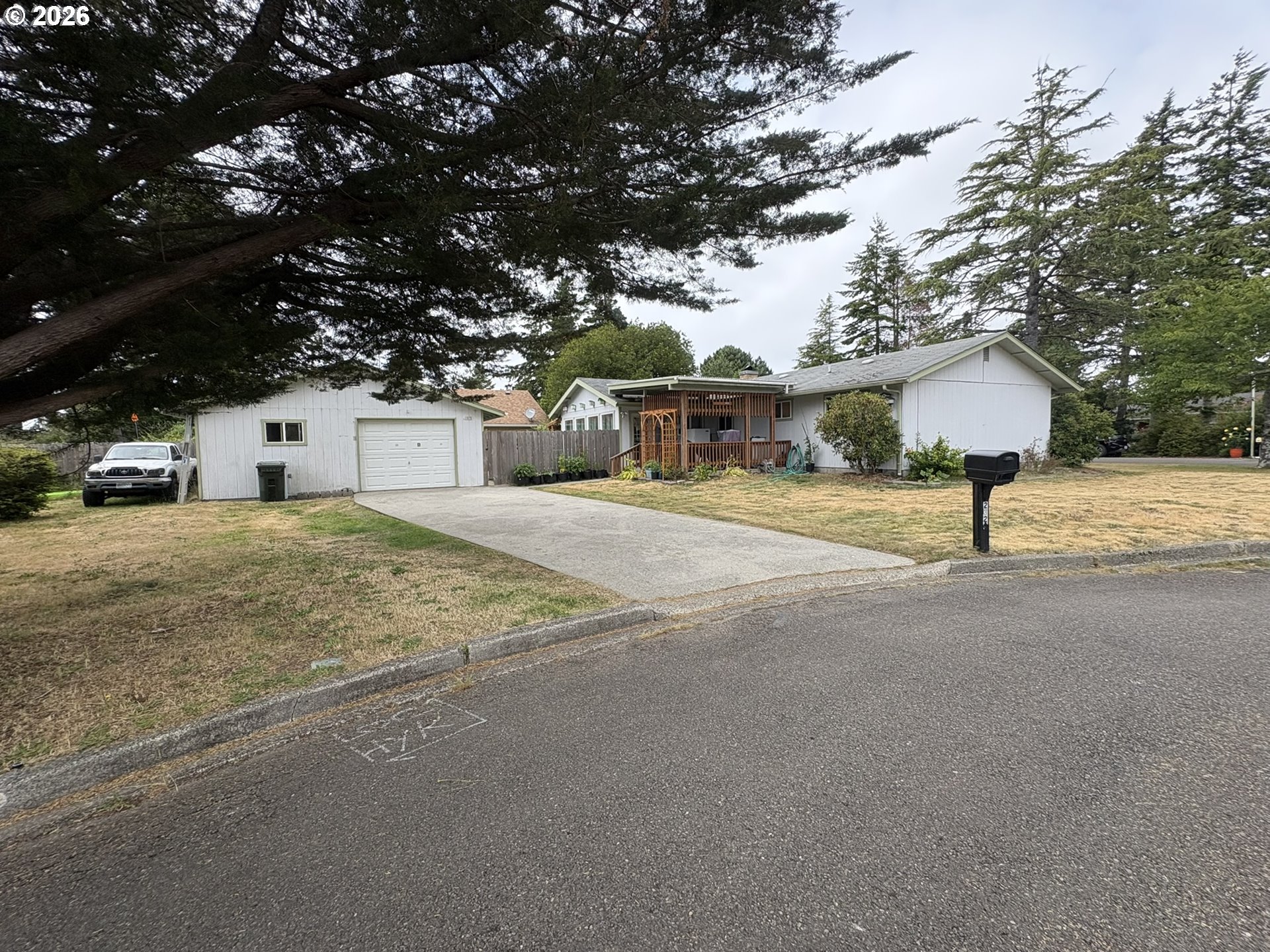 2320 20th Street Florence, OR 97439 - Photo 4 of 29