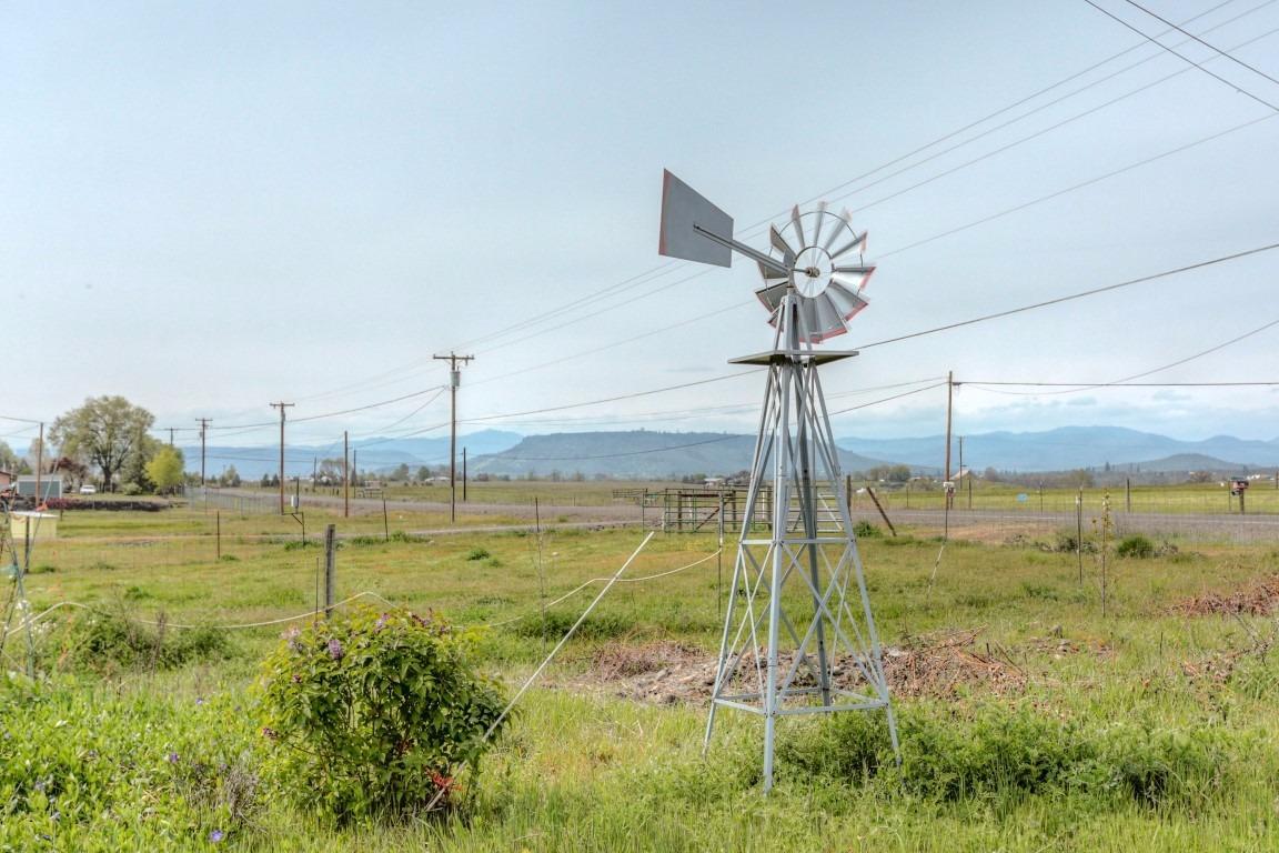 856 East Dutton Road Eagle Point, OR 97524 - Photo 9 of 27 Additional Photo