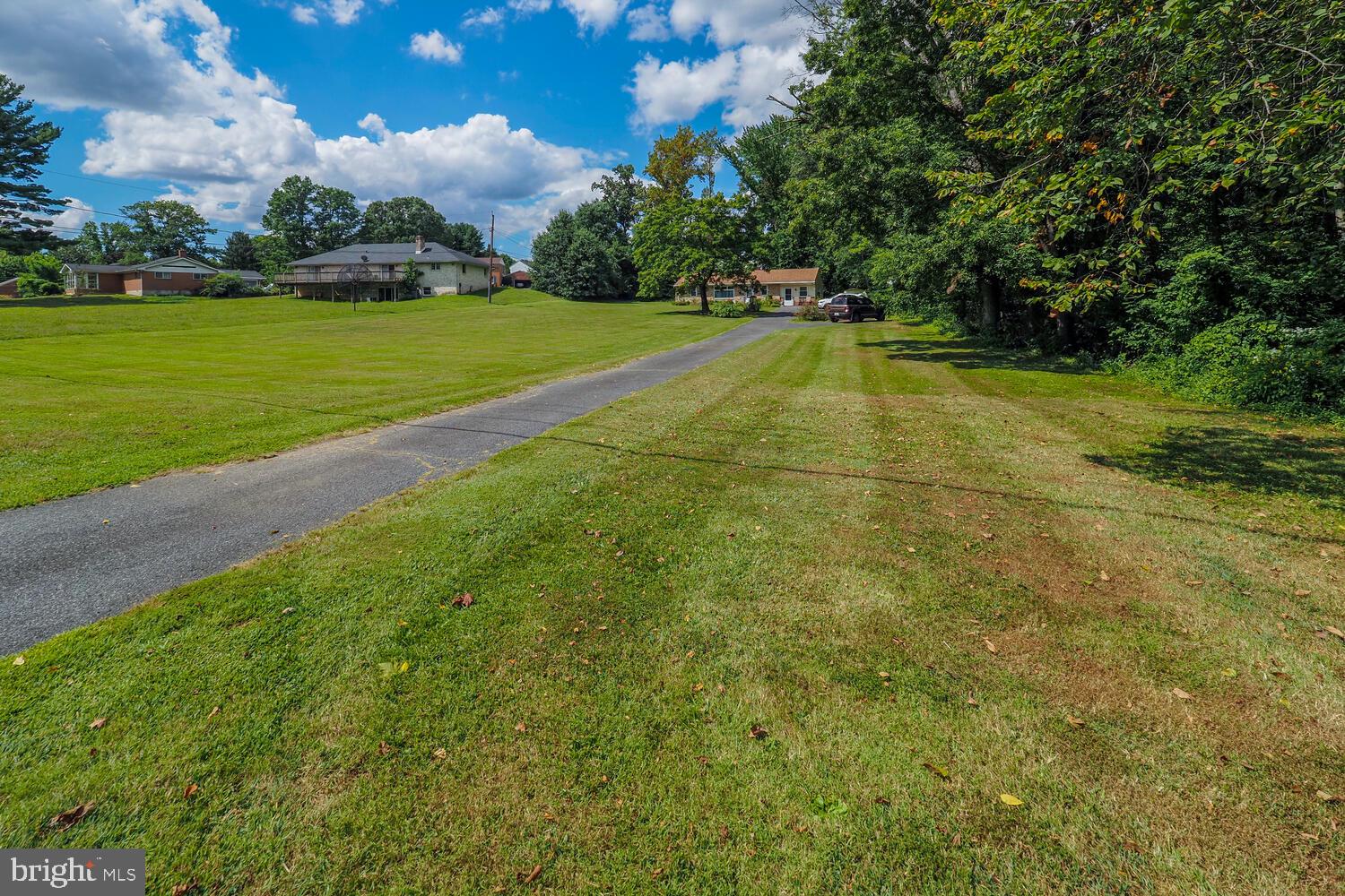 614 Paradise Road Aberdeen, MD 21001 - Photo 7 of 41 Long Driveway w/ Parking