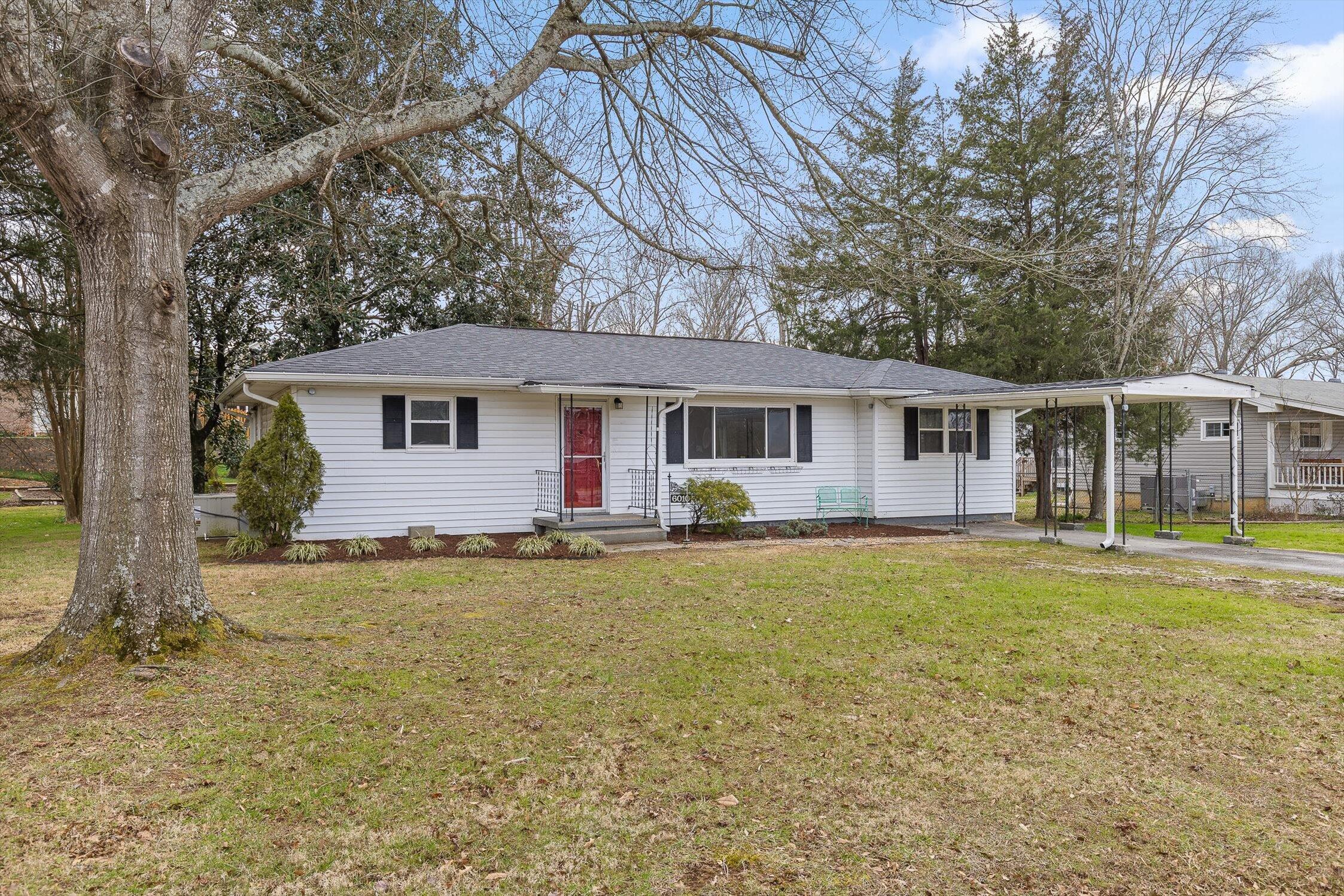 6010 Ridgeview Circle Hixson, TN 37343 - Photo 3 of 28 6010 Ridgeview Cir.