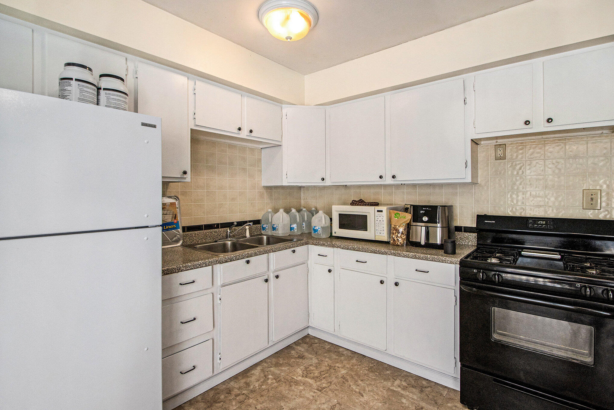 8145 South Sprinkle Road Portage, MI 49002 - Photo 8 of 18 008_8145southsprinkle_21_911