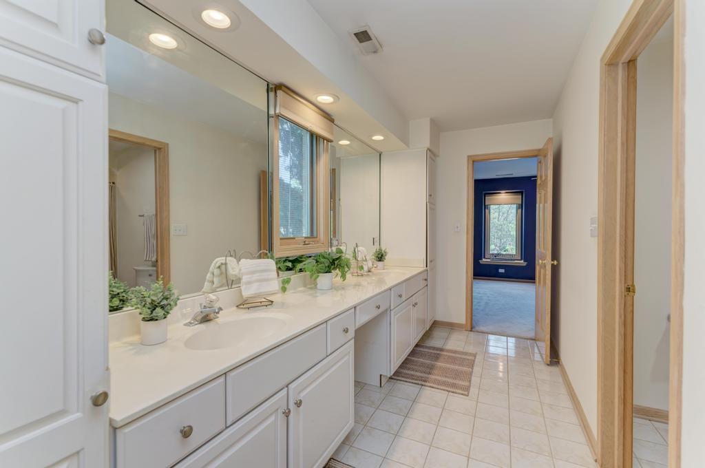 1500 Royal Oak Road Darien, IL 60561 - Photo 32 of 48