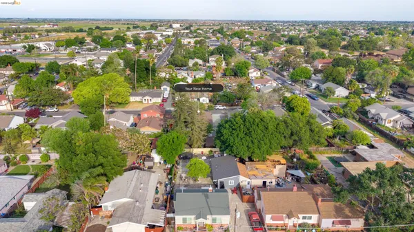 an aerial view of residential building and lake
